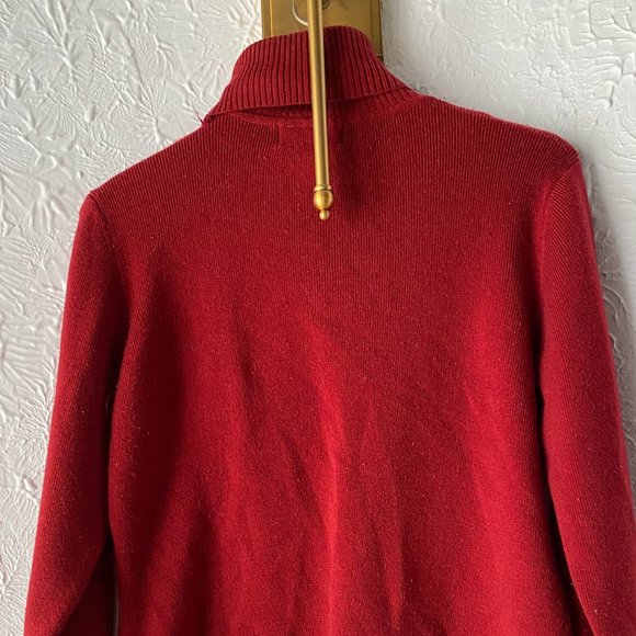 Garfinkel Chic Red Turtleneck Sweater with Textured Detail - M/M - Picture 2 of 5